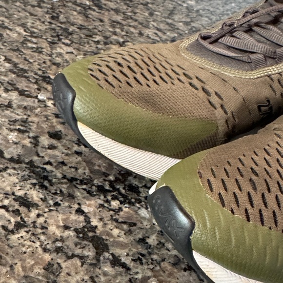 Athletic_Shoes